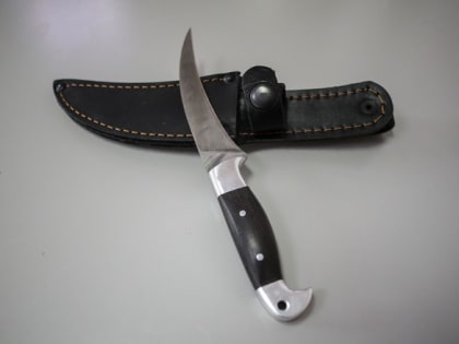 Тюменец ударил ножом возлюбленную и обвинил в этом ее бывшего сожителя