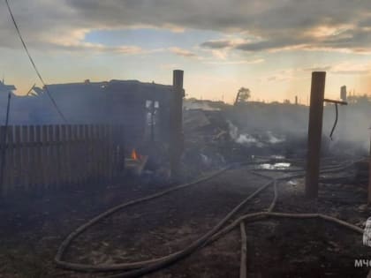 В тюменском поселке на пожаре погиб человек