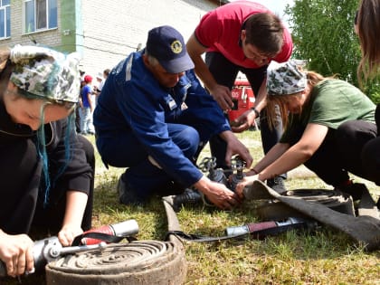 Примерили роль пожарных