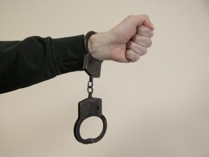 Молодые тюменцы склонили к употреблению наркотика несовершеннолетнюю знакомую