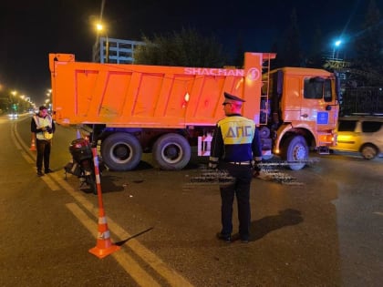 В Тюмени в ДТП с грузовиком погиб водитель мопеда
