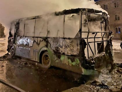 В Тюмени на ул. Пражской сгорел пассажирский автобус