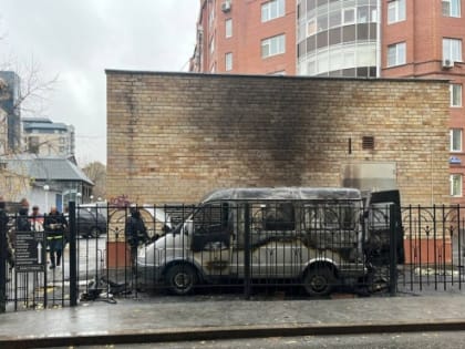 В Тюмени водитель "Газели" сгорел в автомобиле, припаркованном рядом с трансформаторной станцией