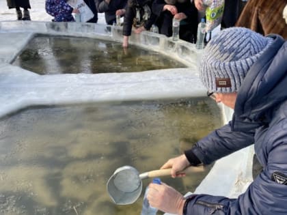 Открытие Крещенских купаний, "побоище" грузовиков, модернизация системы оповещения и рост зарплат: итоги дня