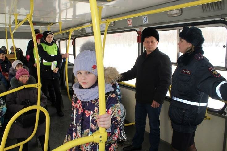 Выезды школьников. Автобус для детей. Поездка на автобусе. Тюмень школьники. Выезд школьников Тюмень.