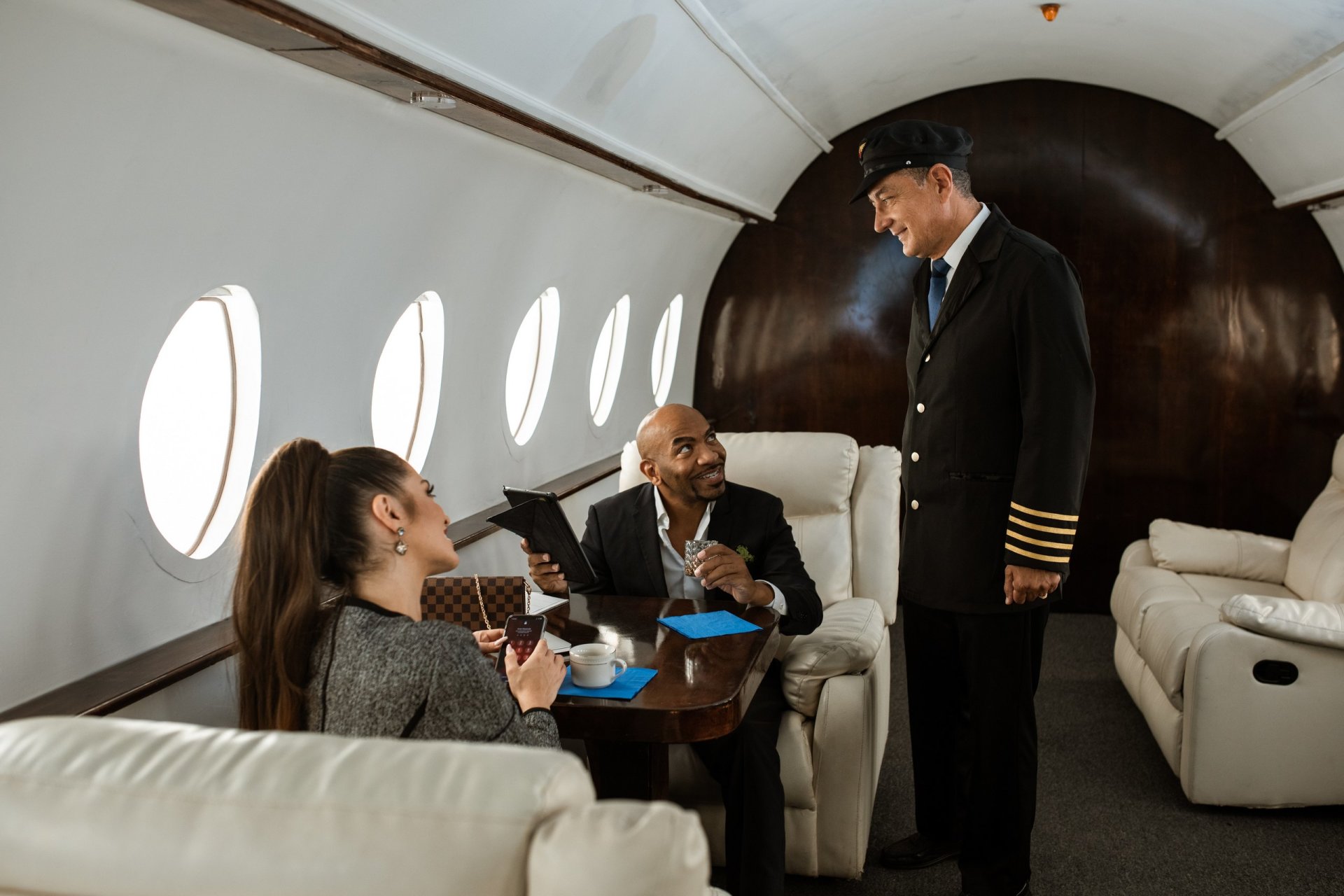 Transfer & Lounge – Arrivals