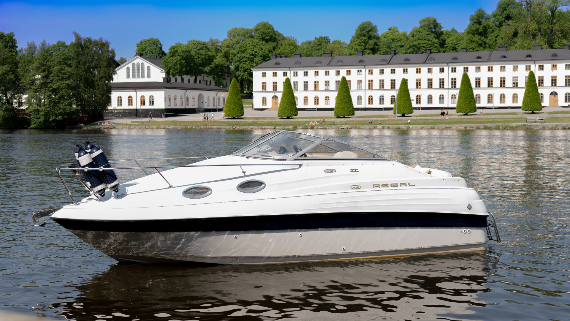 Exquisite, private Regal sport cruiser in Stockholm