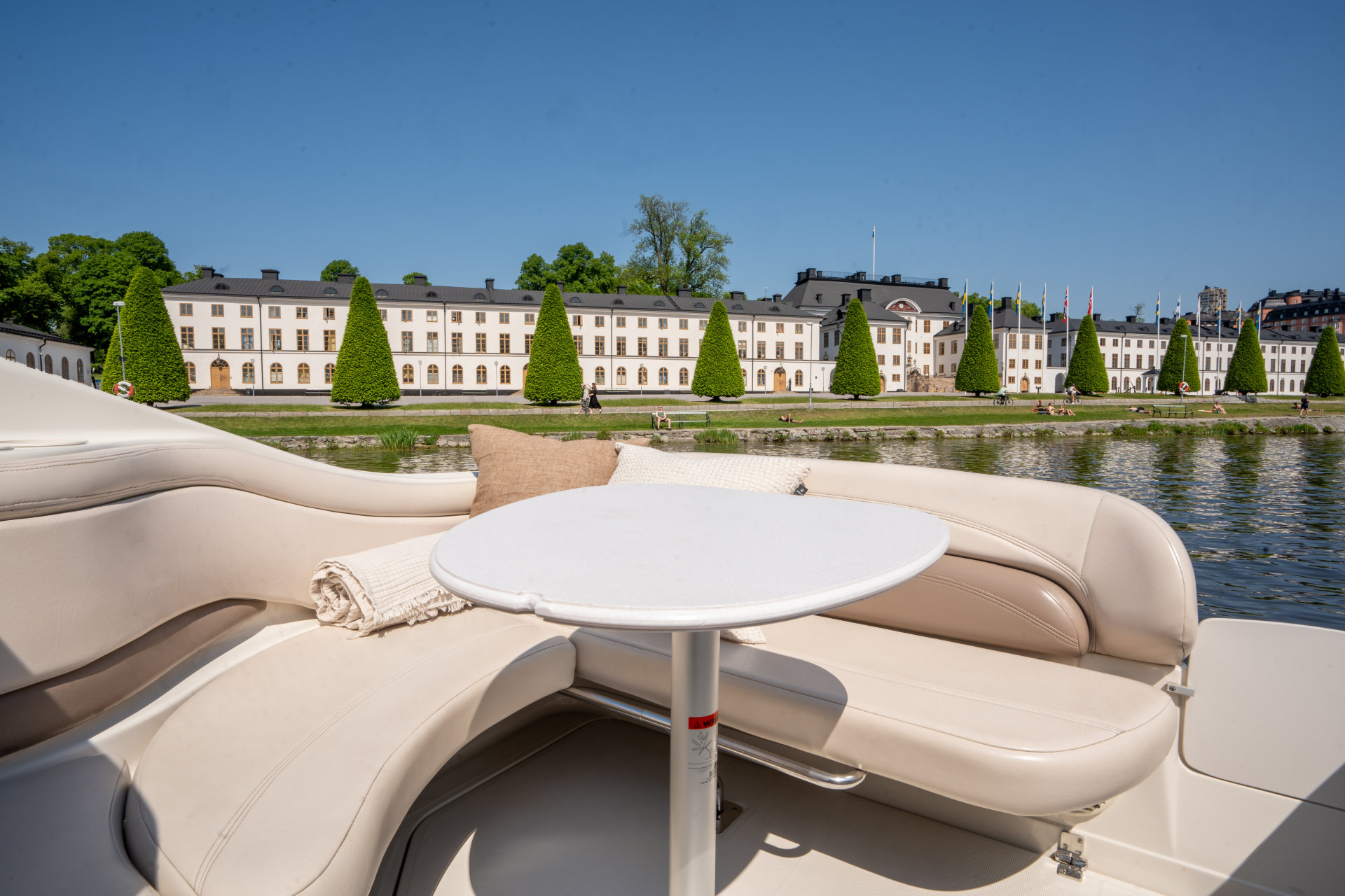 Guests on board Exquisite in the Stockholm archipelago