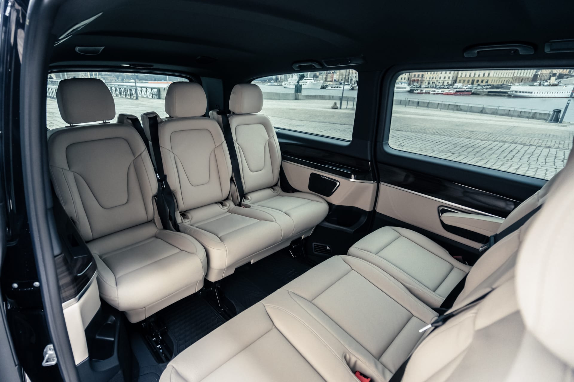 Mercedes V-Class delivered with full service in Stockholm
