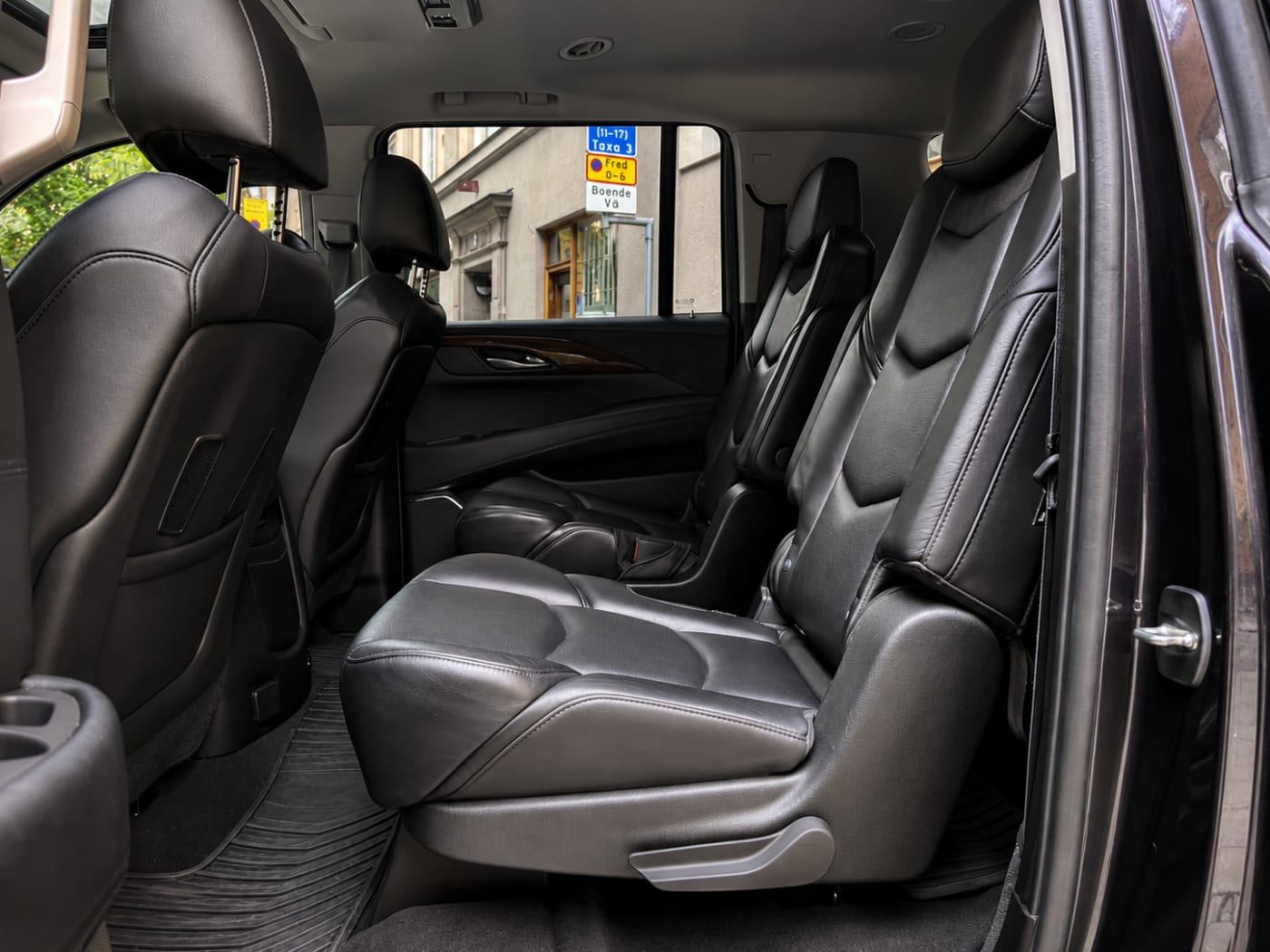 Cadillac Escalade delivered with full service in Stockholm