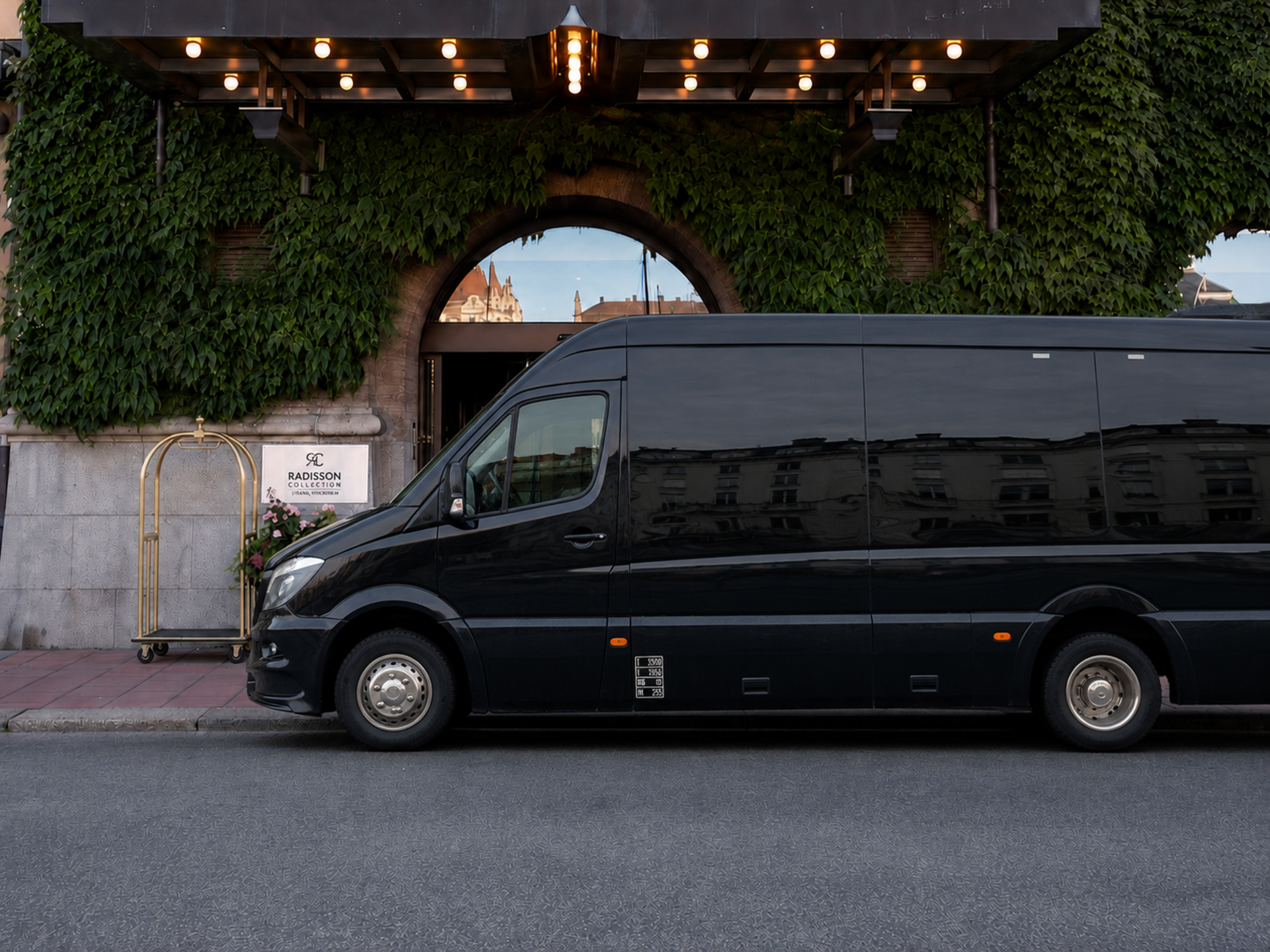 Mercedes-Benz Premium Sprinter exterior