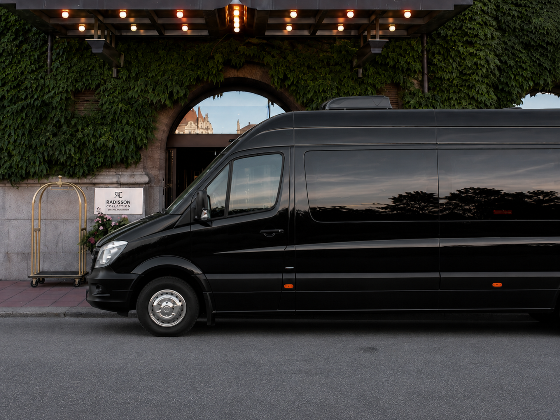 Mercedes-Benz Standard Sprinter exterior