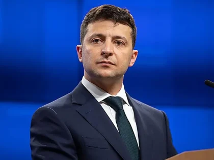 Зеленскому посоветовали «перестать быть пешкой США»