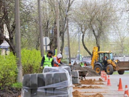 На улице Февральской приступили к ремонту дороги