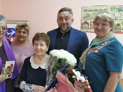 Домодедовские единороссы поздравили старейшего члена Партии с Днем рождения