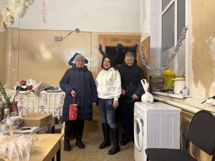 Партийцы поздравили жителей города