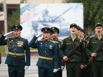 Офицер ВС РФ: В зону СВО прибывают выпускники российских военных училищ