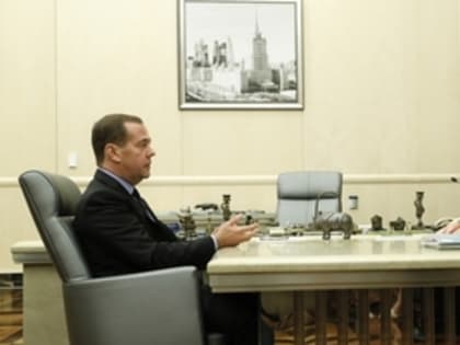 Медведев рассказал о вариантах перехода на четырехдневную рабочую неделю