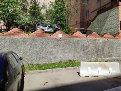 Начались работы по ремонту и укреплению подпорной стены и лестницы в поселении Воскресенское