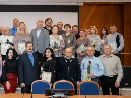 Поздравления принимали работники бытового обслуживания населения и жилищно‑коммунального хозяйства Талдомского округа