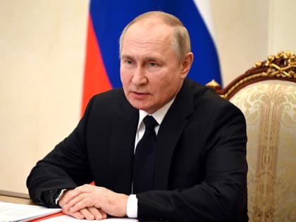 Путин встретился с главой Минобороны Китая