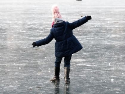 Весенний лёд беспечности не прощает!