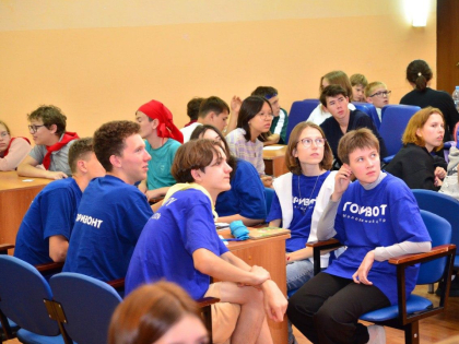 Интеллектуальный клуб «Точка вопроса» провел смену для юных участников