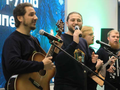 Праздничный концерт “Рождество в Космосе” собрал жителей Королёва в молодежном центре “Космос”