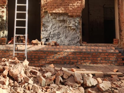 В Верхнем Посаде подростки устроили опасные игры на крыше «заброшки»