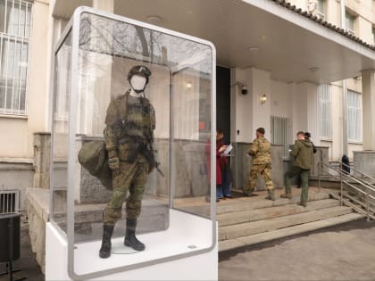 Пришедшие в столичный пункт отбора контрактников рассказали о своем желании защищать Родину