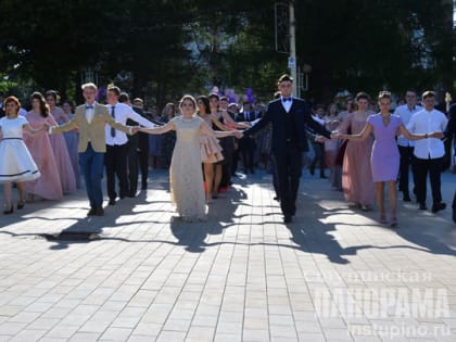 Общегородской выпускной бал для 11-классников состоялся в Ступине