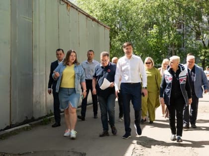 Владимир Волков обсудил с жителями Люберец расширение тротуара и ликвидацию парковки