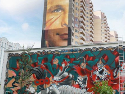 Двадцать тысяч литров краски потратили художники, расписавшие фасады домов в Одинцове