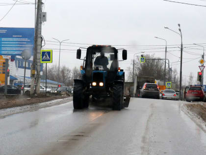 В Рузском округе подметают дороги и тротуары