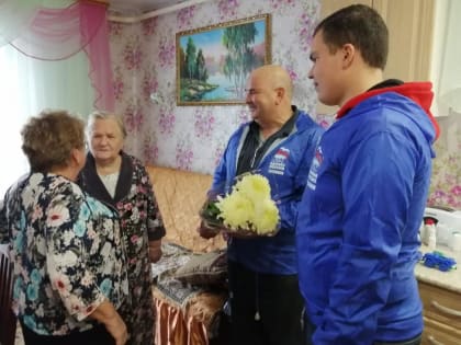 В День пожилого человека молодогвардейцы Московской области организовали серию праздничных мероприятий