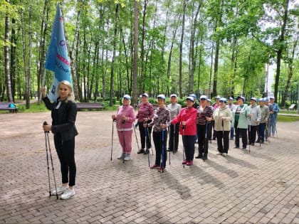 Активные долголеты из Королёва приняли участие в марафоне скандинавской ходьбы