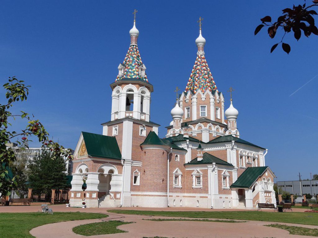 Дзфс дмитров. Церковь ДЗФС Дмитров. Спасская Церковь Дмитров. Спасский собор в Дмитрове. Храм Чарышкина Дмитров.