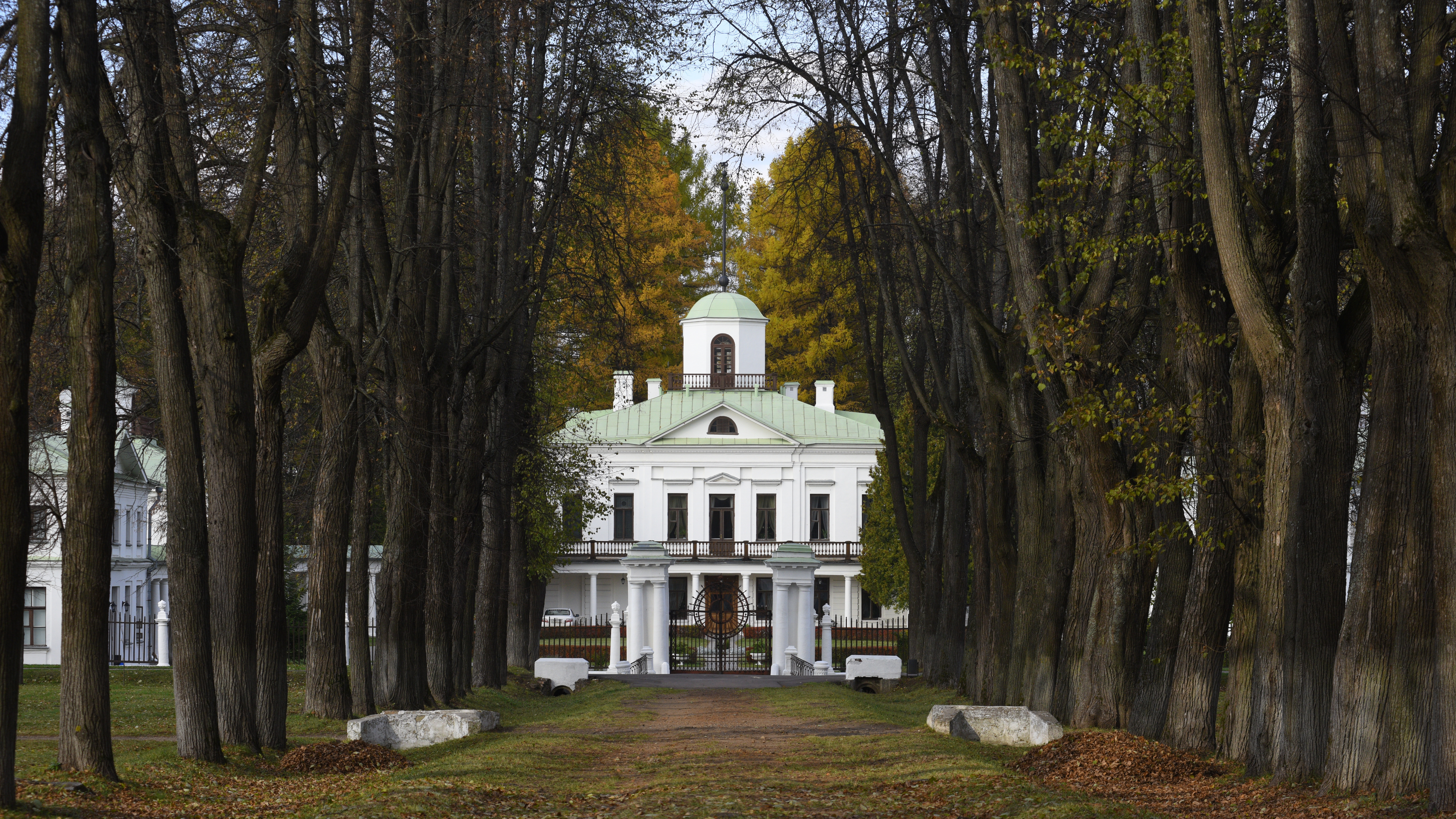 Середниково история. Солнечногорск усадьба Середниково. Фирсановка усадьба Середниково. Усадьбы Середниково в Солнечногорском районе. Усадьба Лермонтова Середниково внутри.