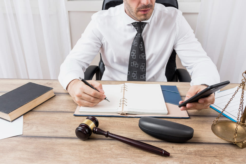 Asesoría legal, contable y tributaria