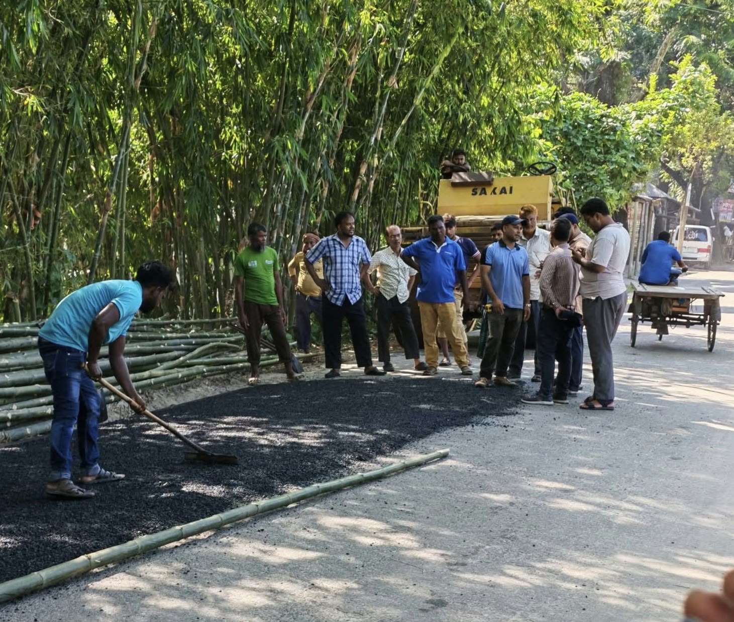ডিমলায় বন্ধ কাজ শুরু, ফের নিম্নমানের সামগ্রী ব্যবহারের অভিযোগ