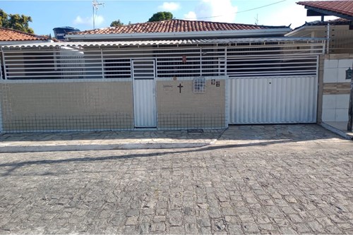 Casa Ampla, Reformada e Muito Bem Localizada nos Bancários