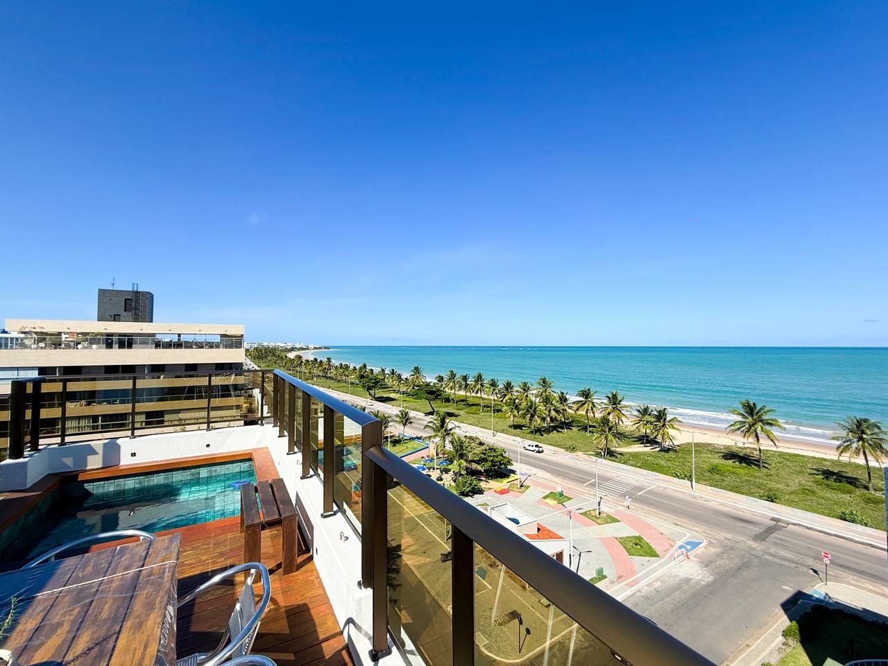 Duplex com Piscina Privativa em Intermares