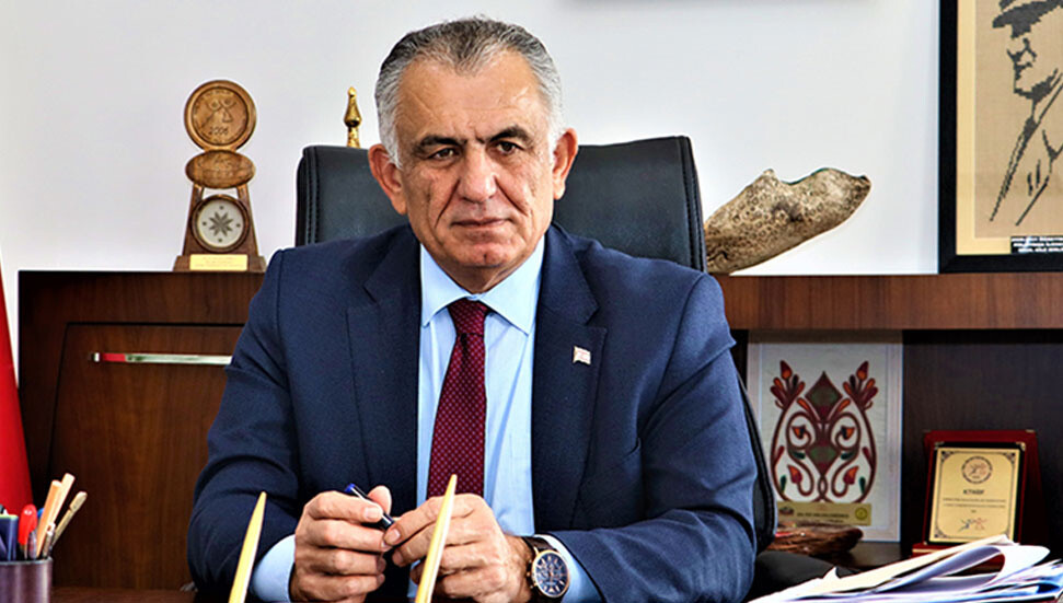 **Çavuşoğlu: "%5 gecikme faizi dışında tüm talepler kabul edildi" — taşımacılar imzalamadı, öğrenciler bir gün daha taşınmayacak**