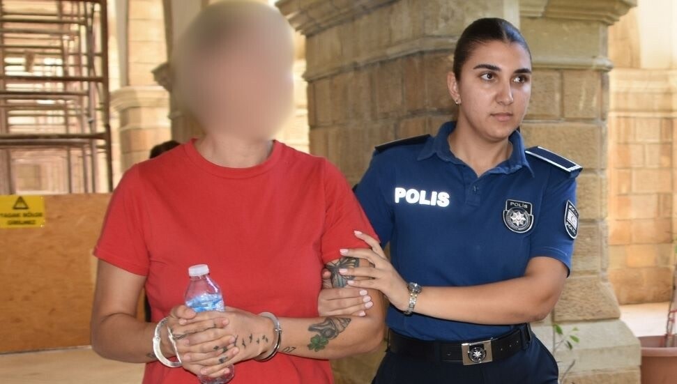 Kırmızı sütyen nedeniyle yangın çıkardı