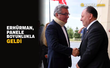 Erhürman, panele boyunlukla geldi