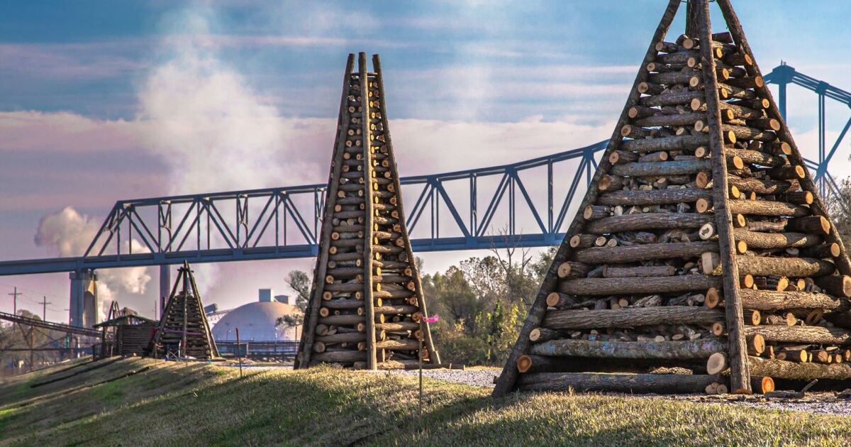 christmas-eve-bonfires-on-the-levee_01