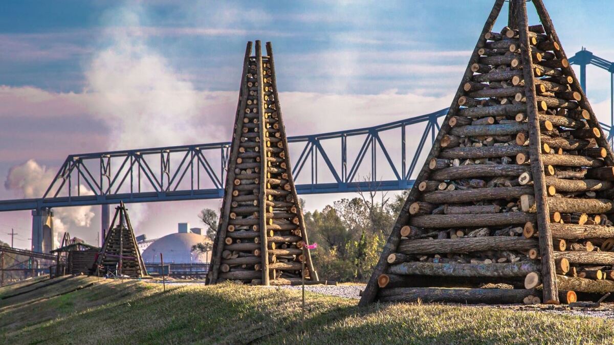 christmas-eve-bonfires-on-the-levee_02