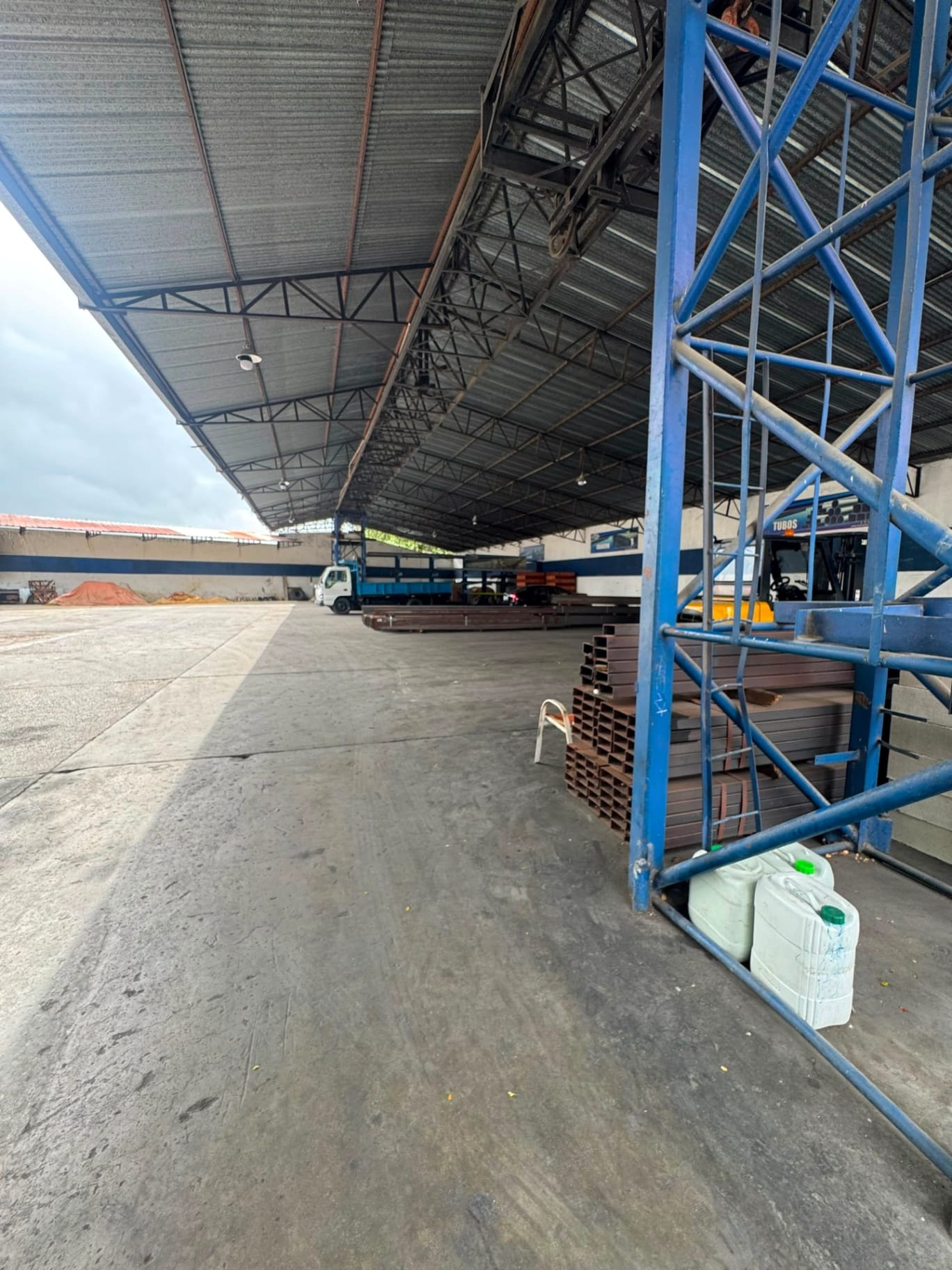 Foto 4 de Galpón industrial en venta 2.700mtd