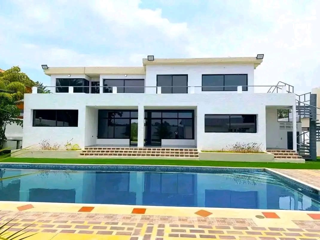 Foto 3 de VENDO VILLA EN CAMPO DE GOLF CR LAS VILLA SOLO CLIENTES