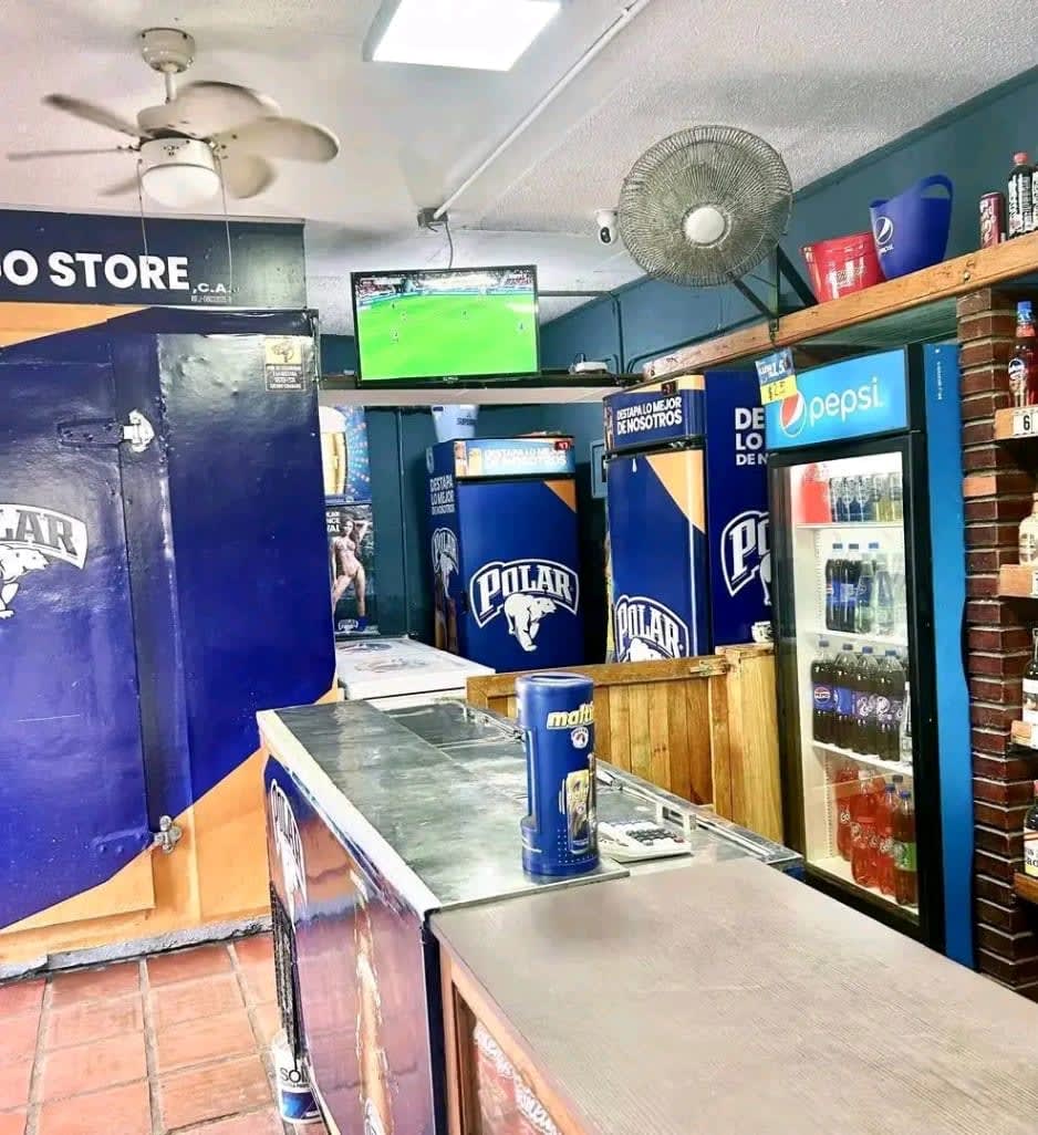Foto 5 de Vendo fondo de comercio de Licorería en Lecheria